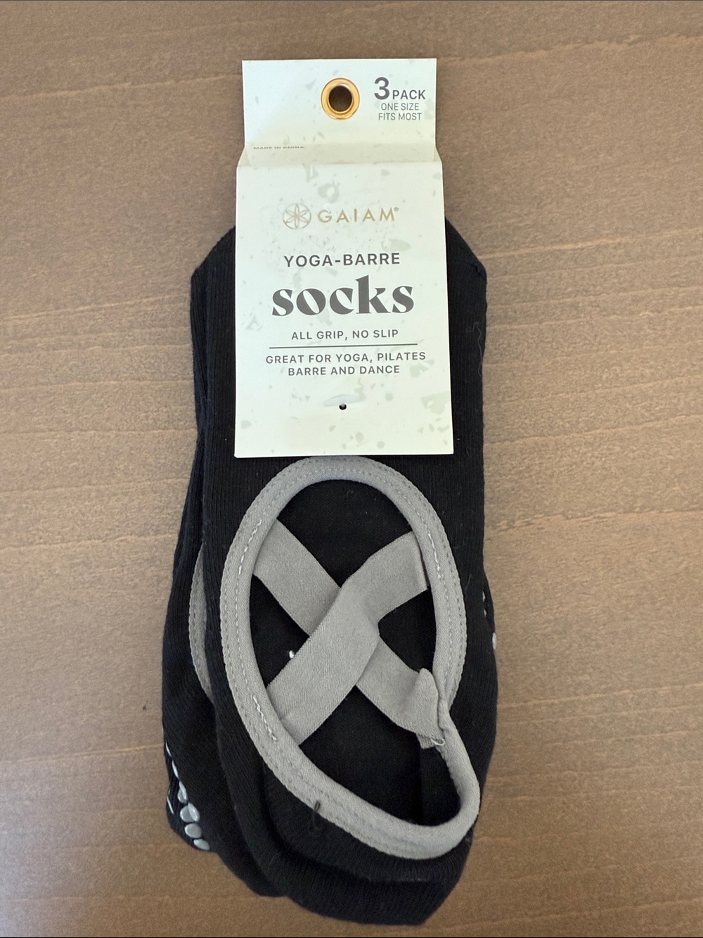 NWT GAIAM Black Grip Yoga-Barre Socks with Gray Cross-Strap